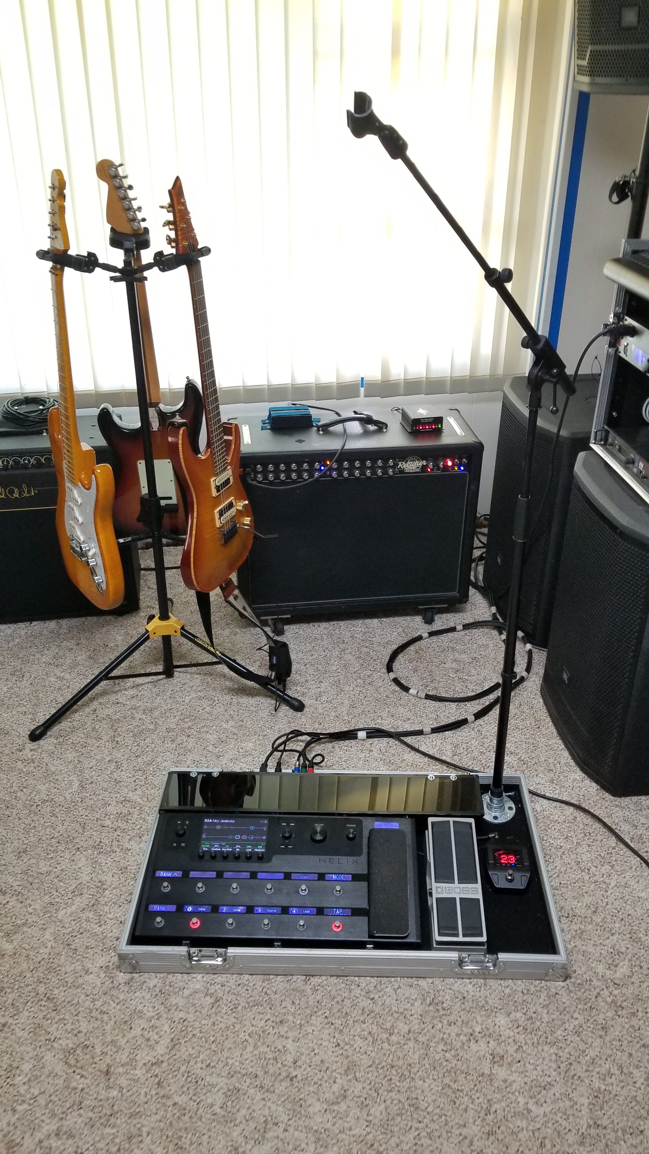 Guitar Stand and Pedal board 