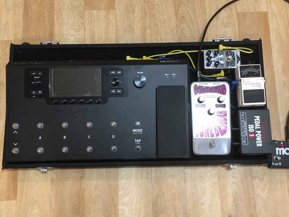 Post pics of the pedalboard you use in addition to the Helix - Helix