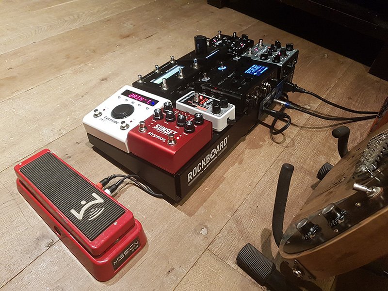 line 6 hx stomp on pedalboard