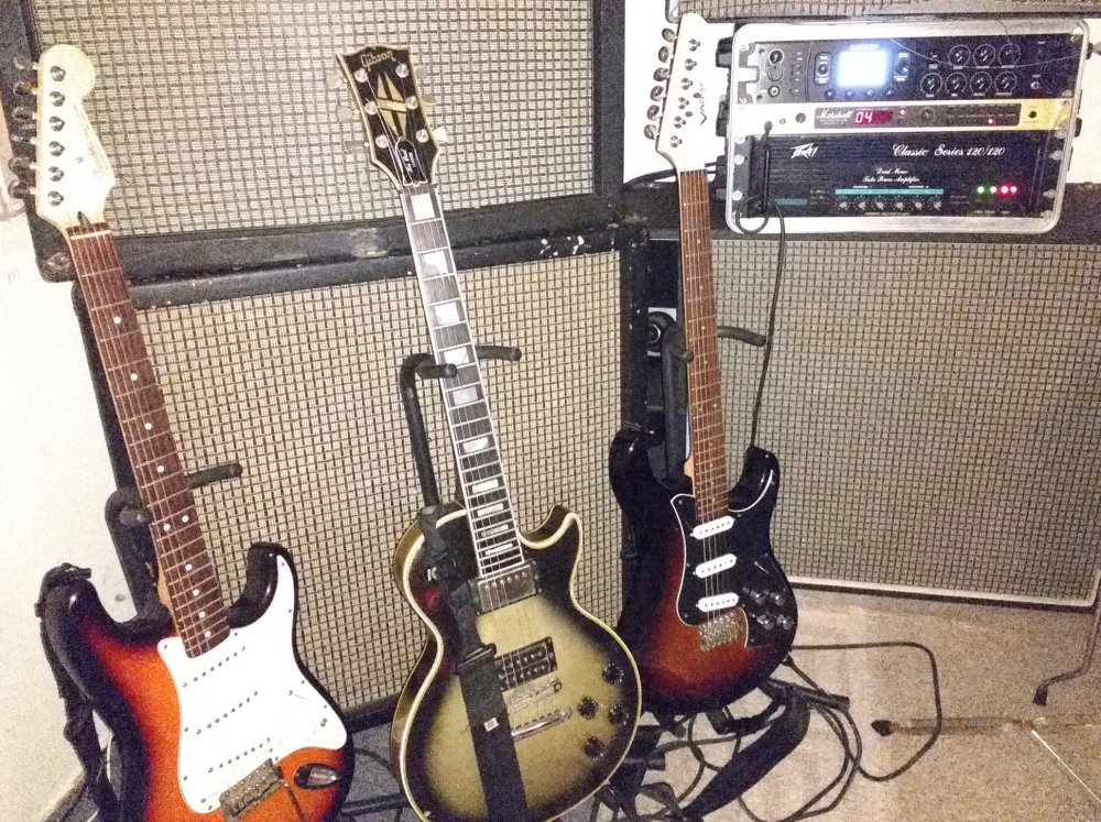guitars_and_amp_3.jpg