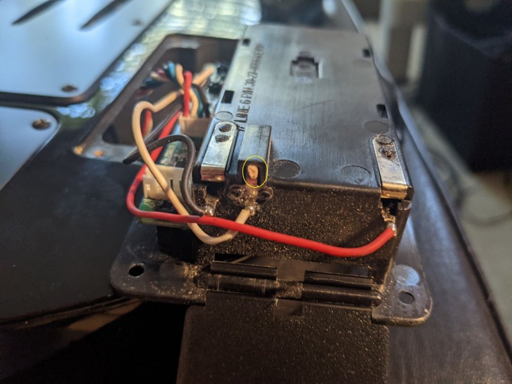 Battery_Compartment_with_toothpick.jpg